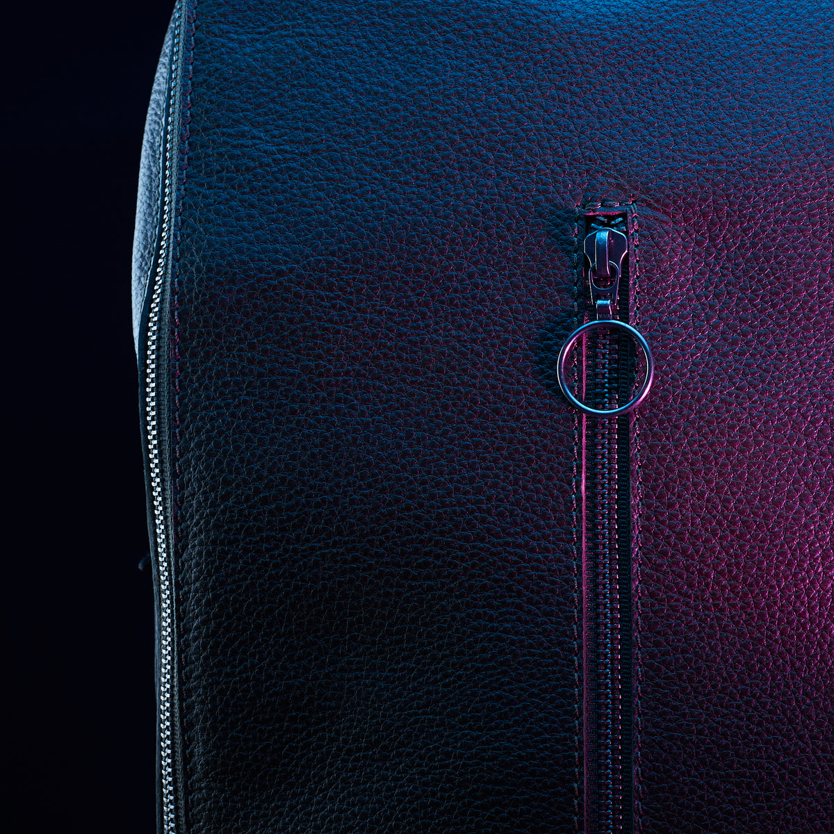 Zipped pocket. Saola Tech backpack Gamer Edition by Capra Leather