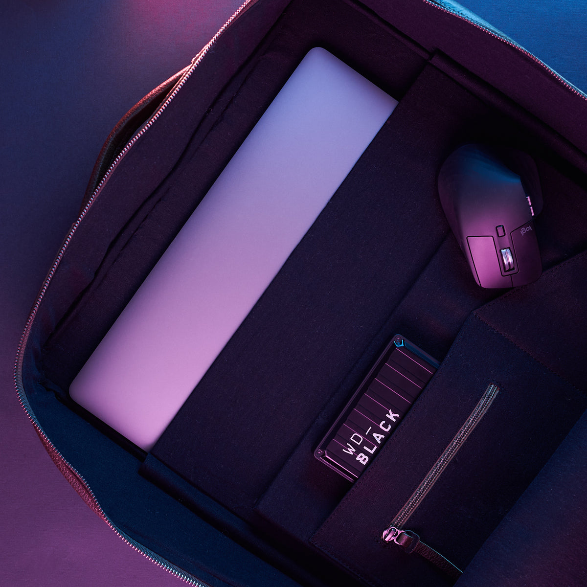 Gaming laptop compartment. Saola Tech backpack Gamer Edition by Capra Leather