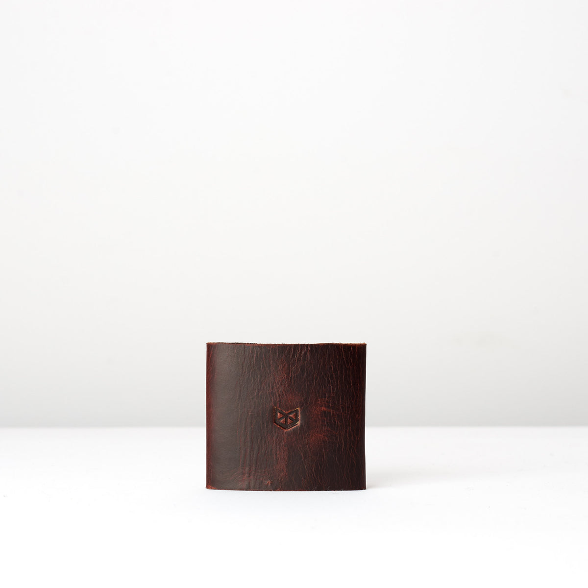 Minimal card holder. Leather coñac slim wallet gifts for men handmade accessories. minimalist full grain leather thin wallet. Made by Capra Leather. 