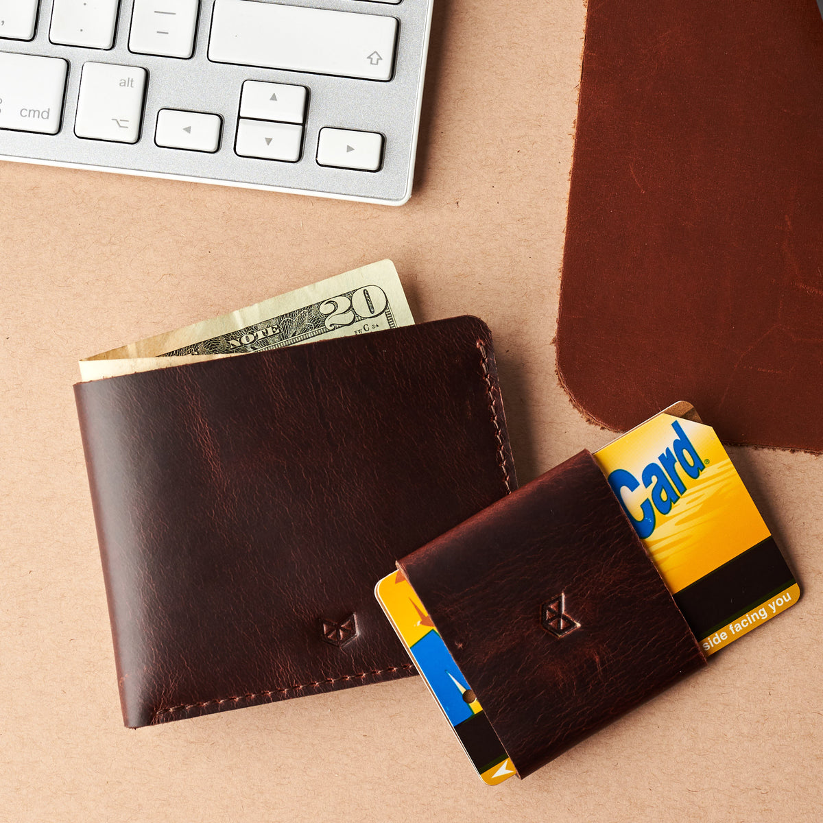 Styling. Leather coñac slim wallet gifts for men handmade accessories. minimalist full grain leather thin wallet. Made by Capra Leather. 