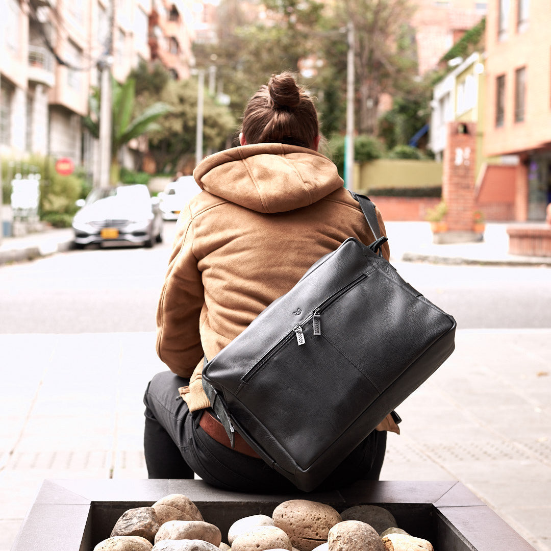 Urban Style. Black handmade leather messenger bag for men. Commuter bag, laptop leather bag by Capra Leather.