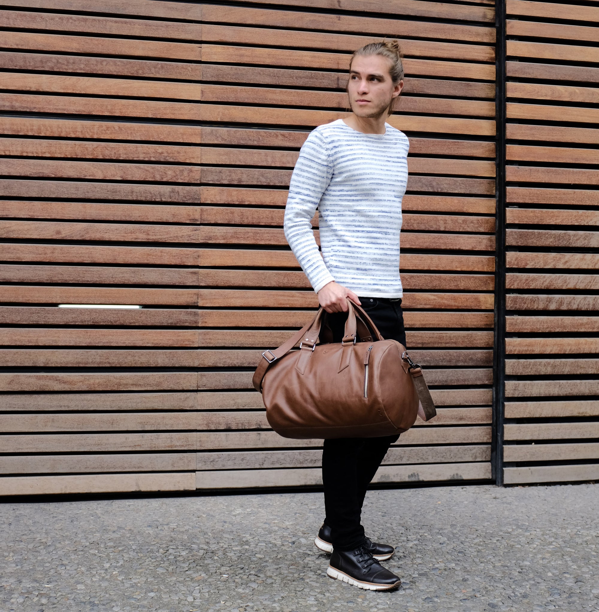 City style. Brown leather work out bag for mens gifts