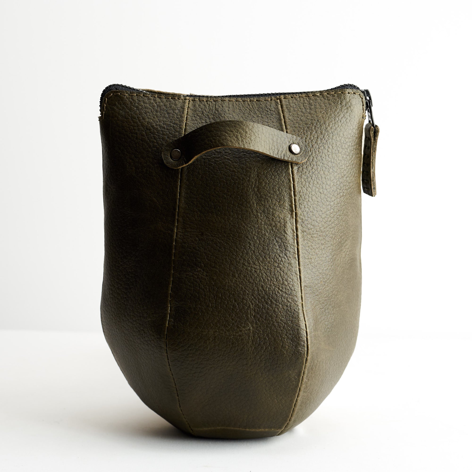 Back hanger. Green leather boxer dopp kit for men. Custom groomsmen gifts. Travel bag for men