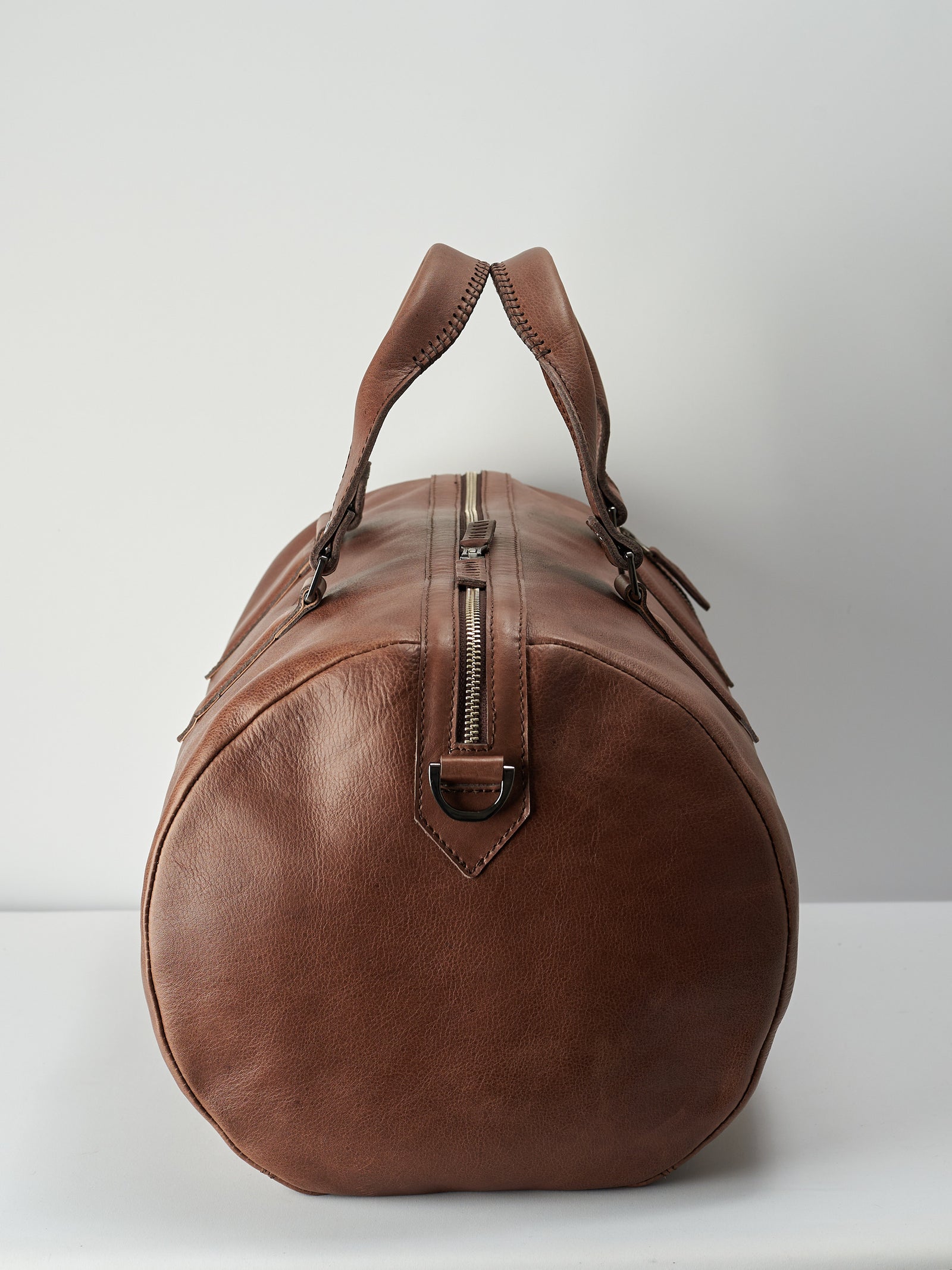 Style. Brown leather mens weekender shoulder bag. Weekend travel bag