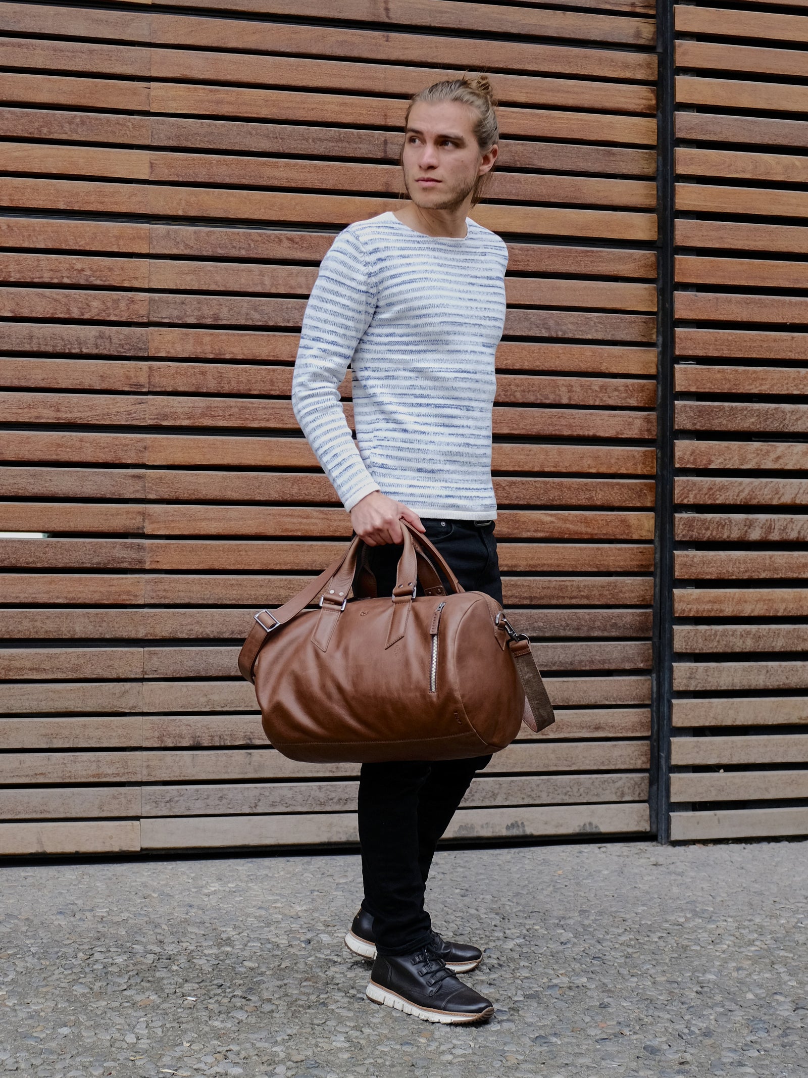 City style. Brown leather work out bag for mens gifts