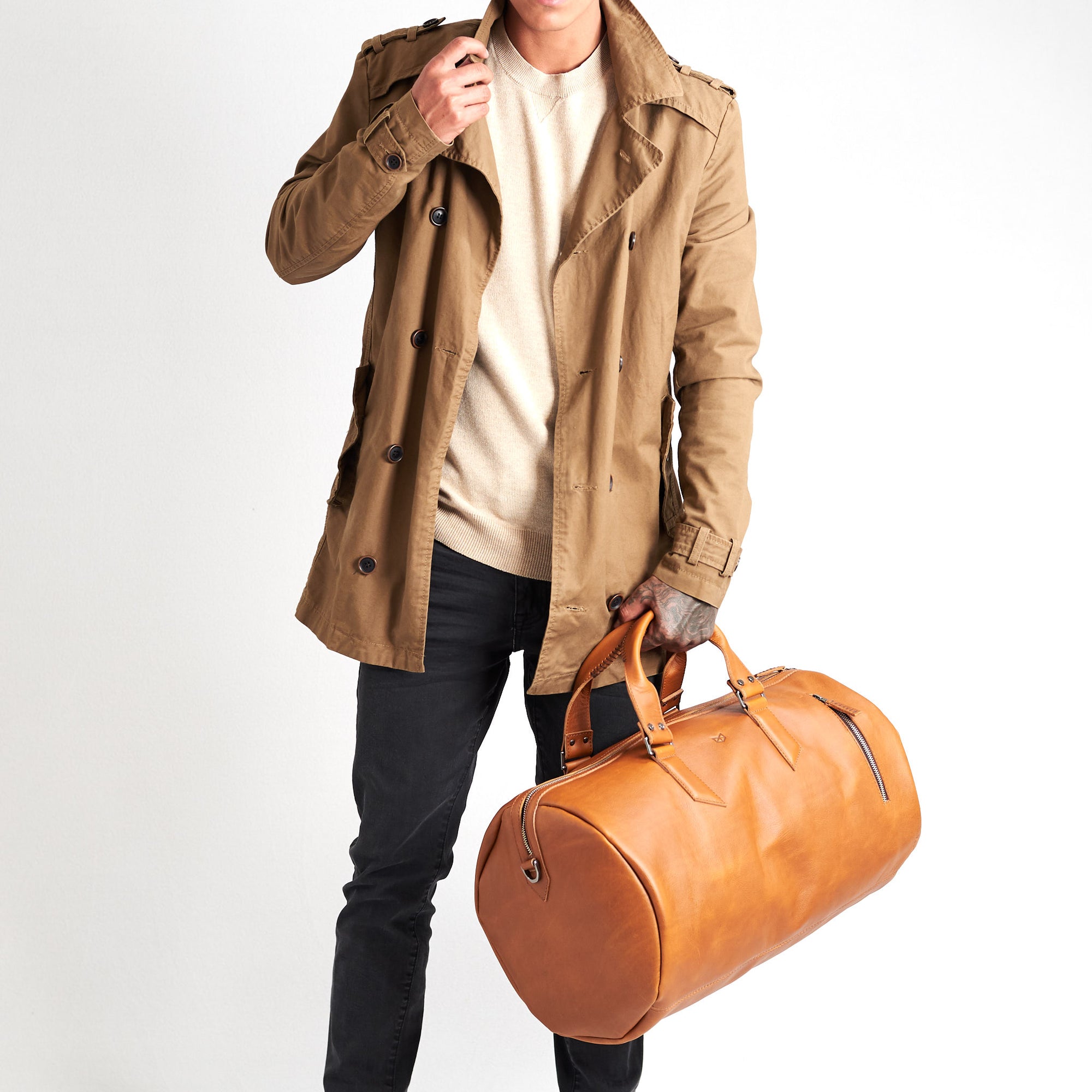 Styl. Handmade Tan brown leather duffle bag for men. Mens designer shoulder bag