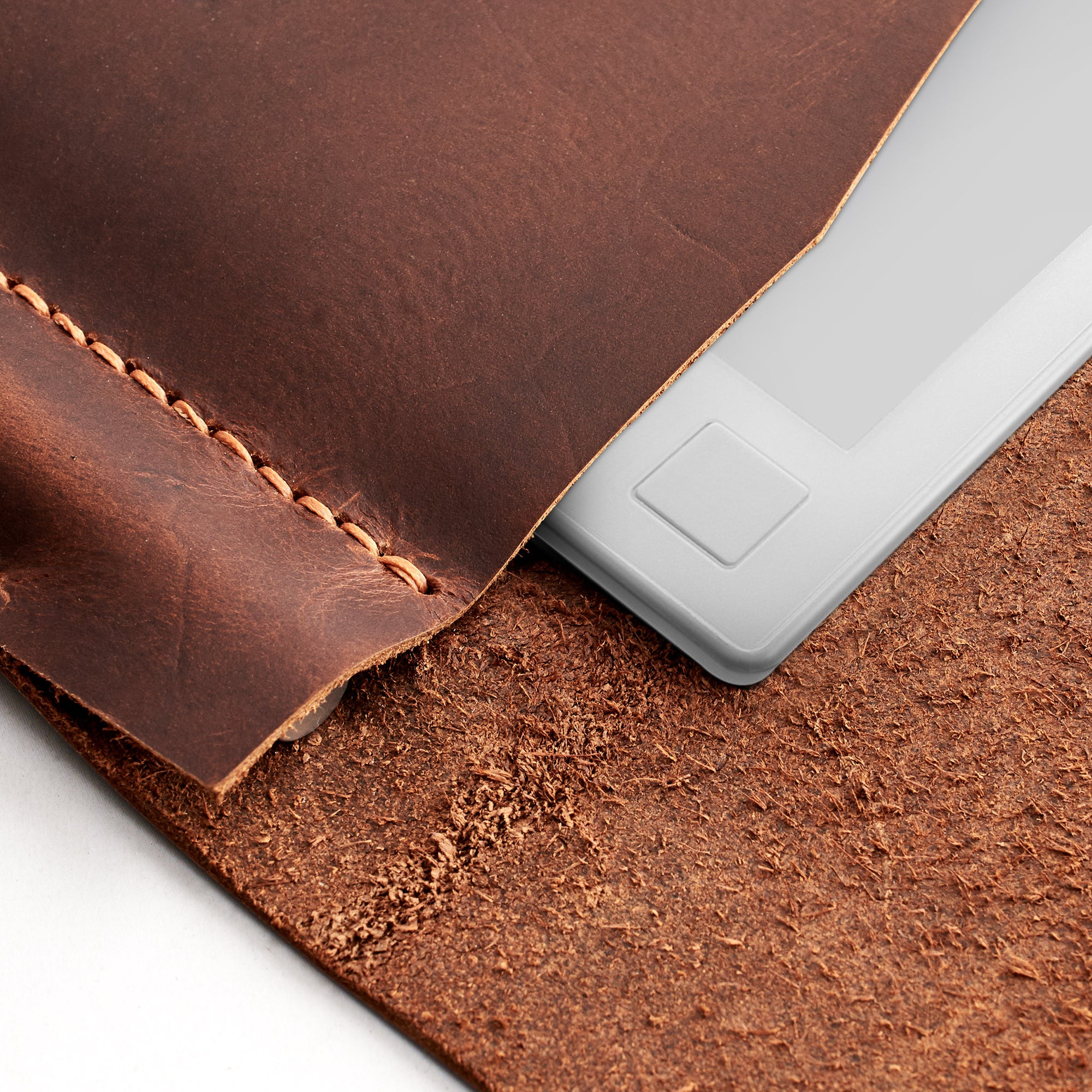 Market holder. Tan brown handcrafted leather reMarkable tablet case. Folio. Paper E-ink tablet minimalist sleeve design. 