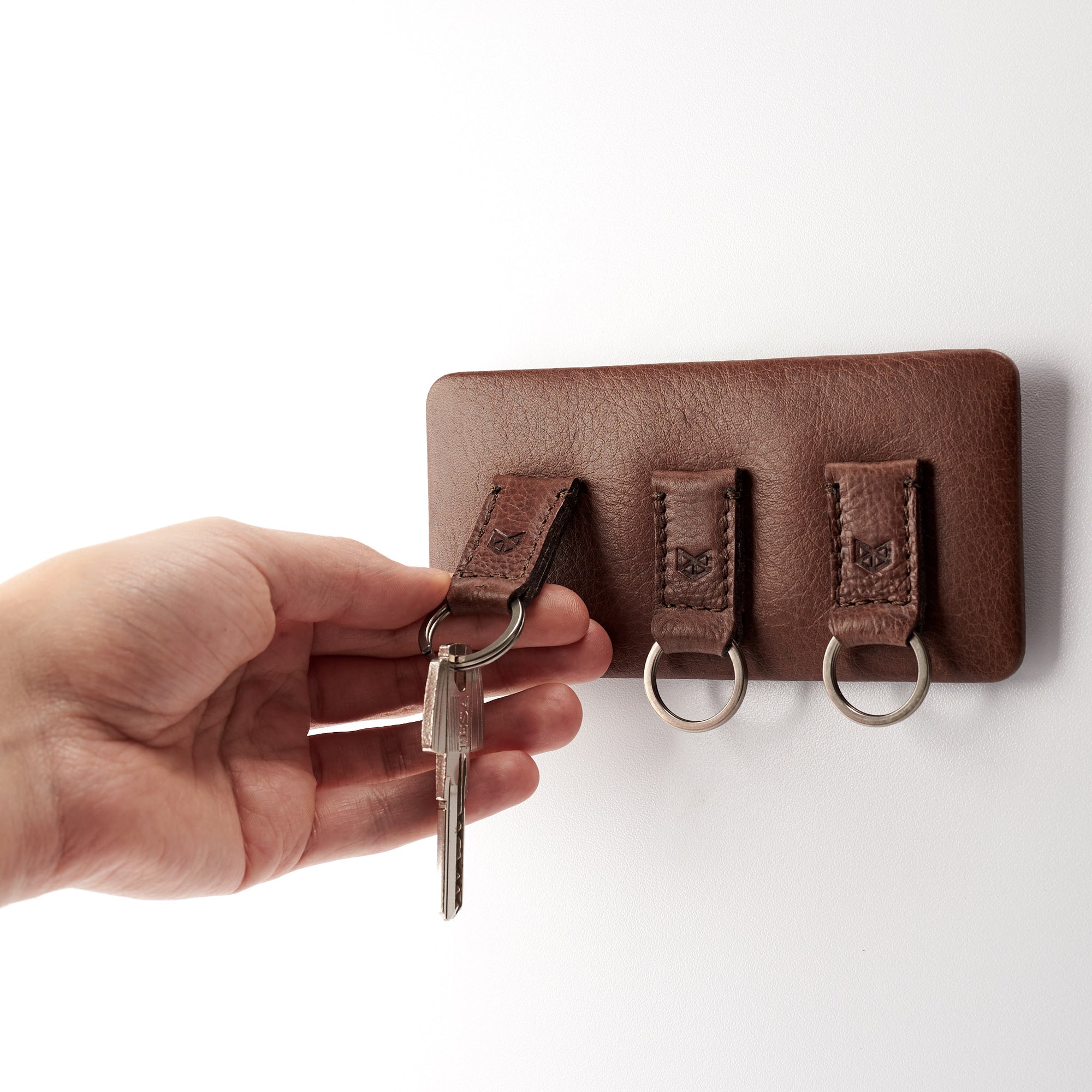Magnetic key hanger organizer. Brown leather magnetic key holder for wall decor. Entryway organizer decor. Home decoration. Keys organizer