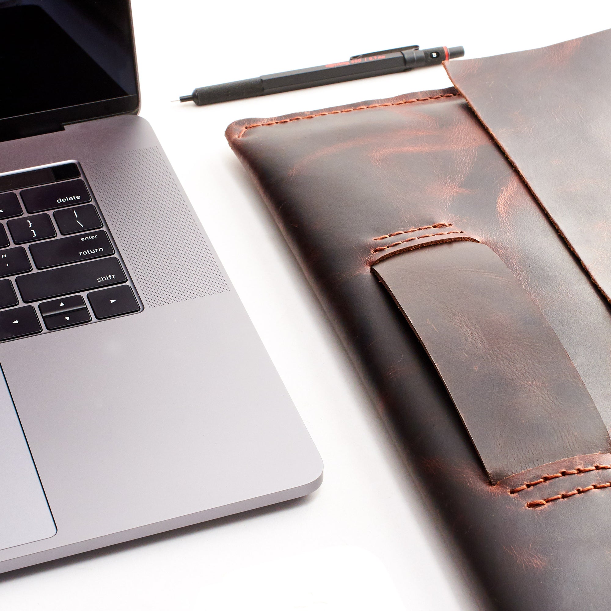 New Macbook laptop folio. Red brown leather case for Macbook pro touch bar. Leather mens Apple's laptop sleeve for men