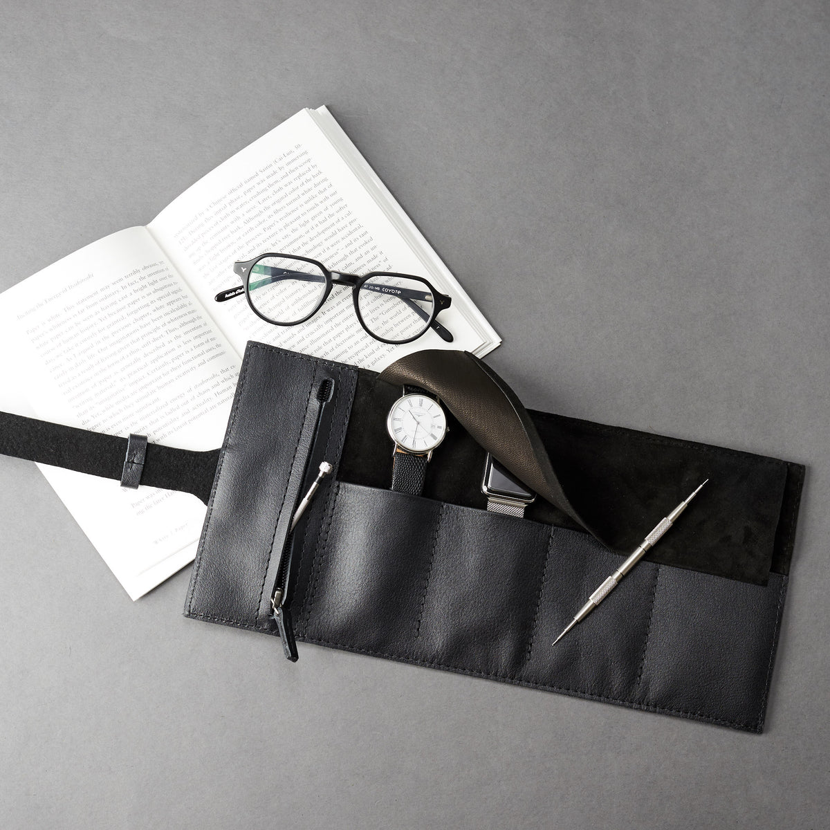 Watch holder black by Capra Leather
