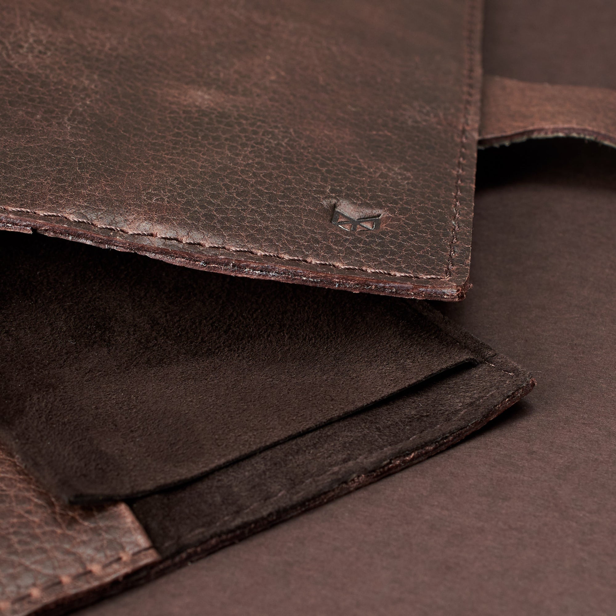 Watch storage case dark brown by Capra Leather