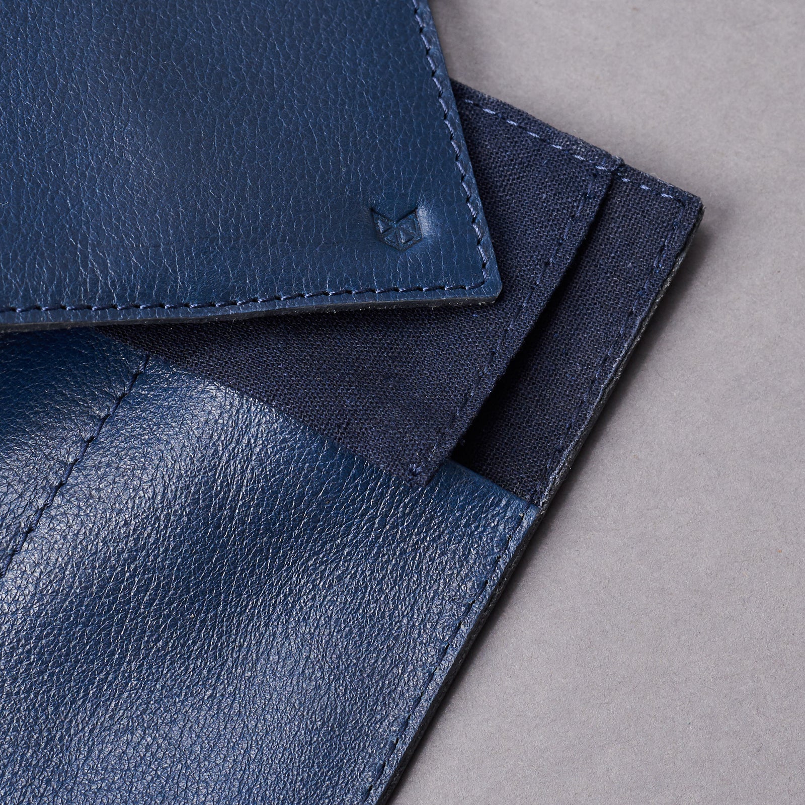 Watch travel case roll navy by Capra Leather